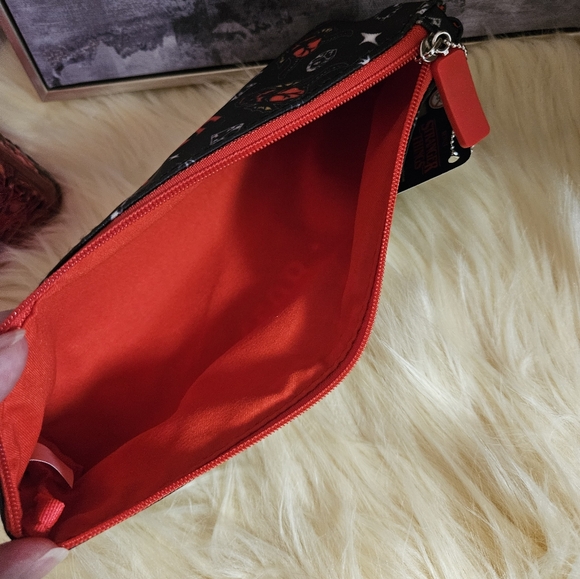Stranger Things Hellfire Club Accessories Pouch NWT - Picture 8 of 9